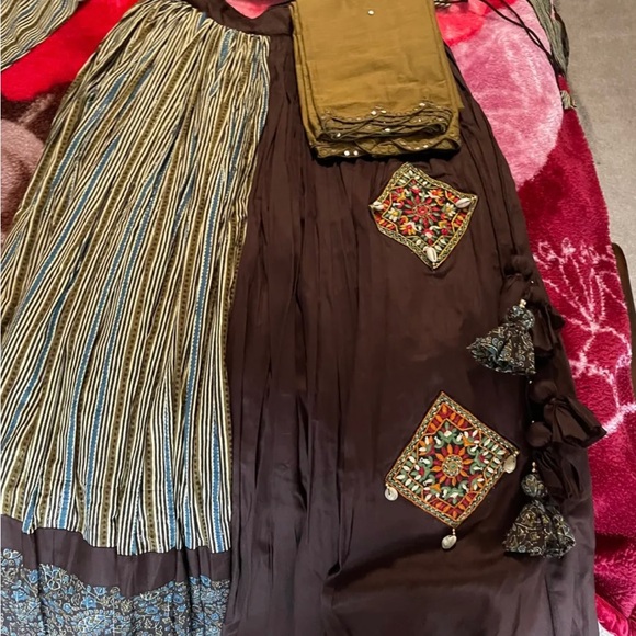 Beautiful 🤩 indian outfit - Picture 3 of 4